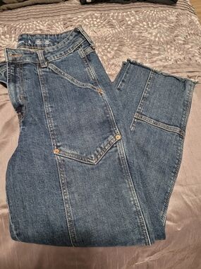 Old Navy Denim Wide-Leg Jeans in Medium Blue with Frayed Hem